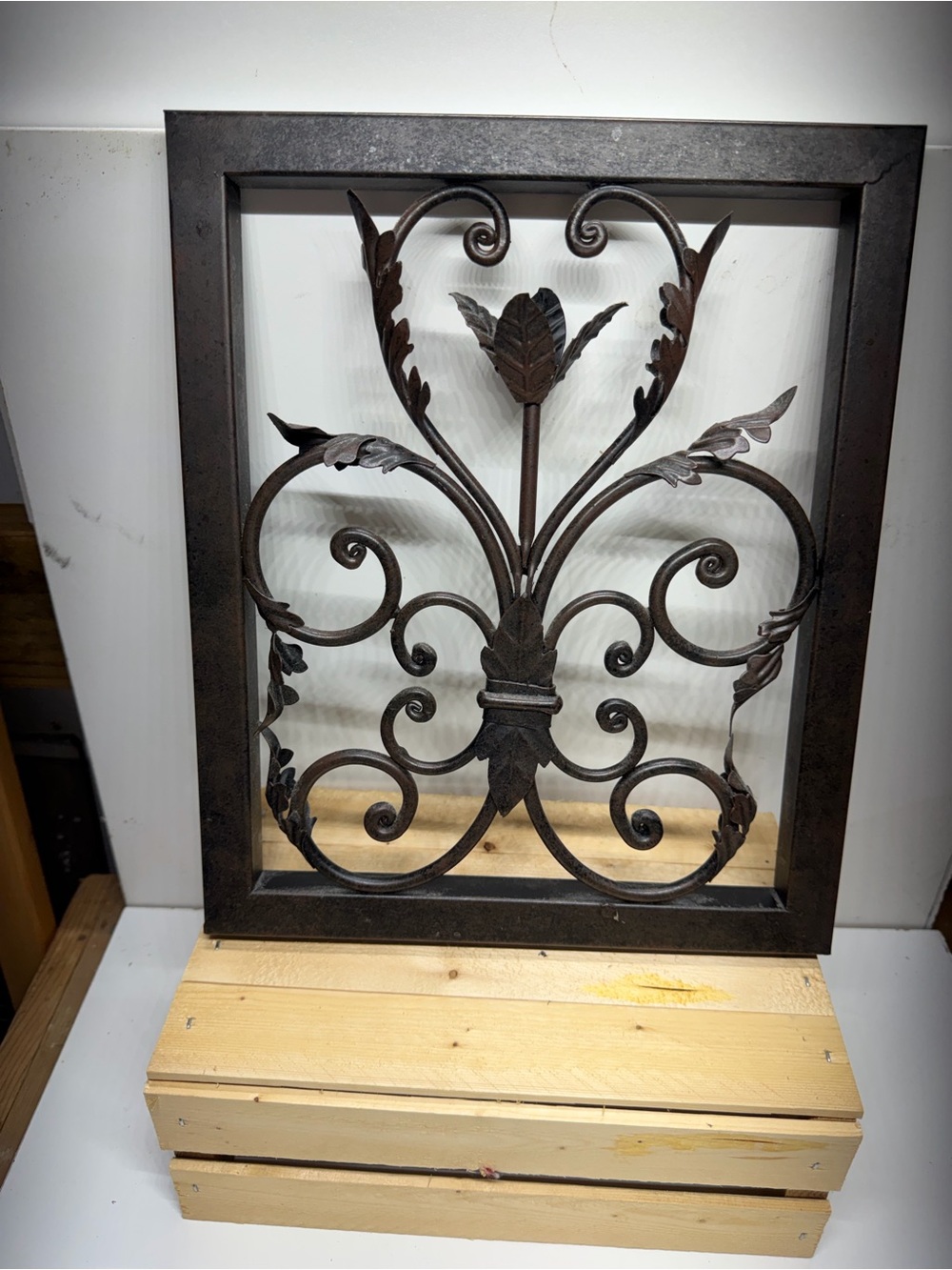 Metal Scroll Wall Decor Wrought Iron Fleur de Lis Leaf Wall Hanging